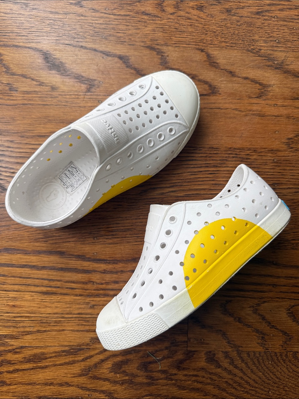 Native Jefferson Kids Unisex White Yellow Slip-On Water Shoes Half Circle 12